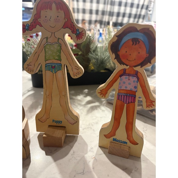 Wooden Dress Up Dolls and pets Magnetic Clothing Figures Play Set shoes clothes - Picture 4 of 10